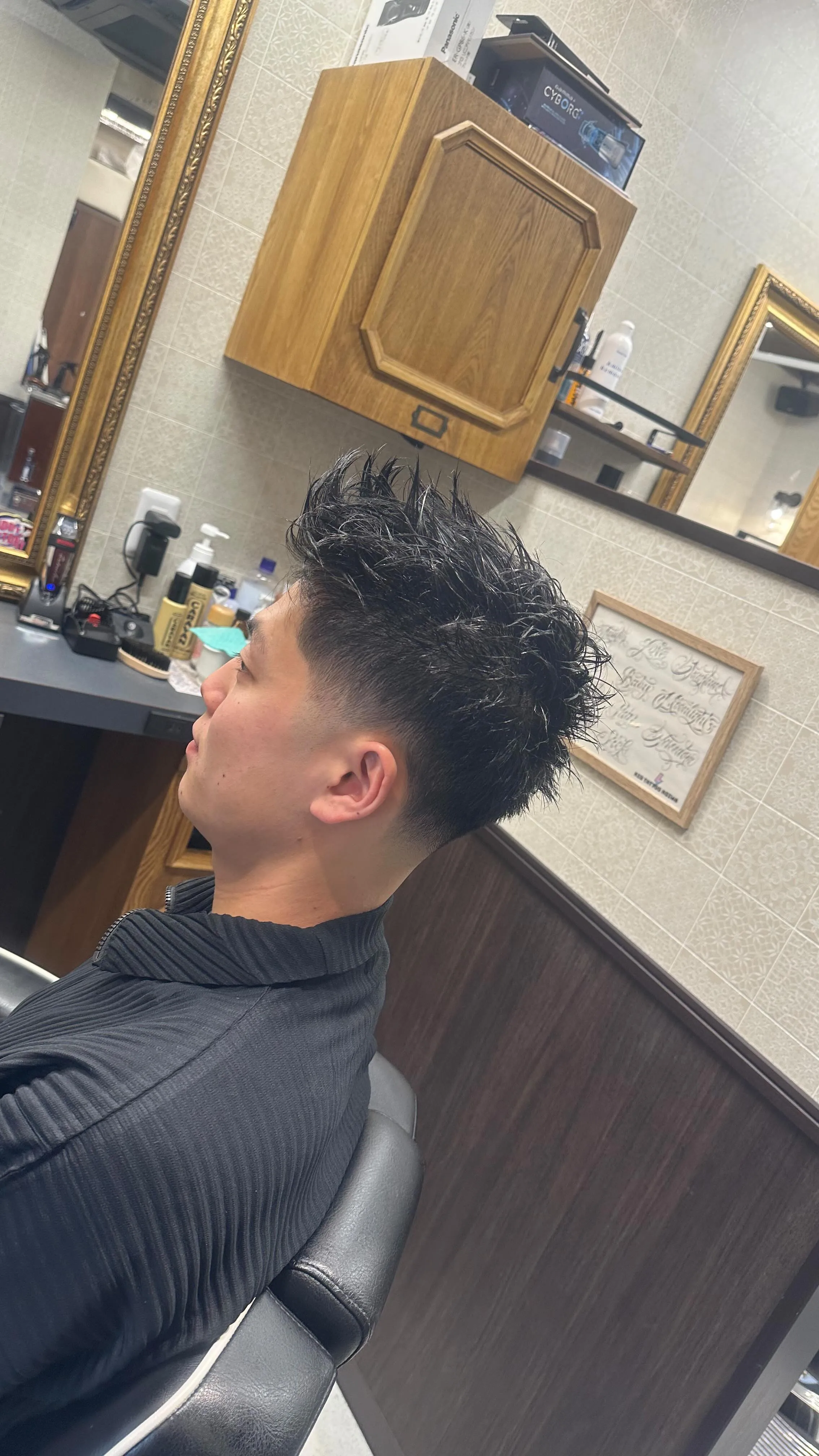 トップはグリースで無造作に◎